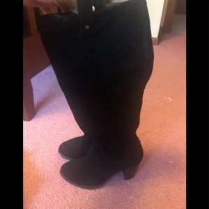 Used Ugg suede Boots